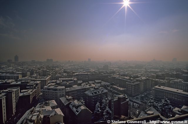  Tetti innevati di via Moscova e corso Garibaldi - click to next image