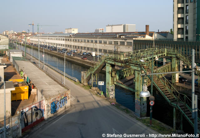  Alzaia Naviglio Grande - click to next image