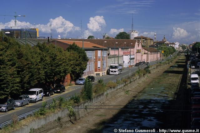  Alzaia e Naviglio Grande in secca - click to next image