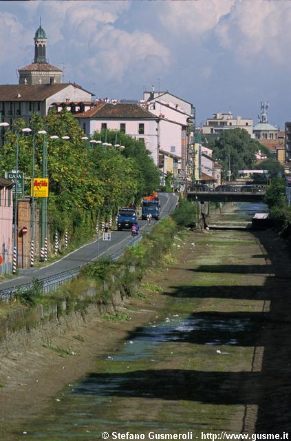  Alzaia e Naviglio Grande in secca - click to next image