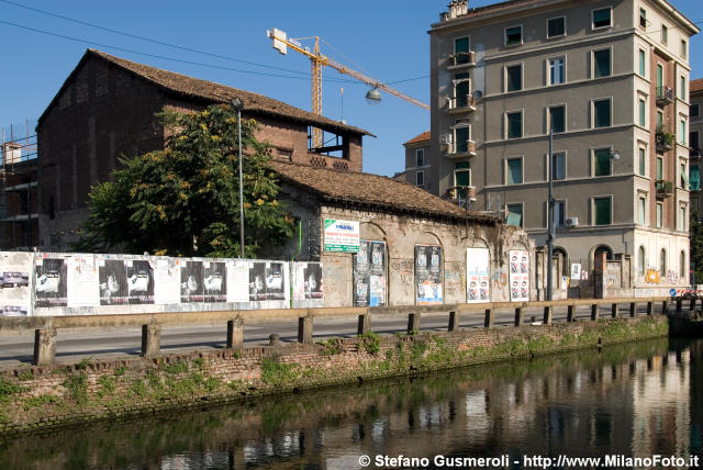  Alzaia Naviglio Pavese 16 - click to next image