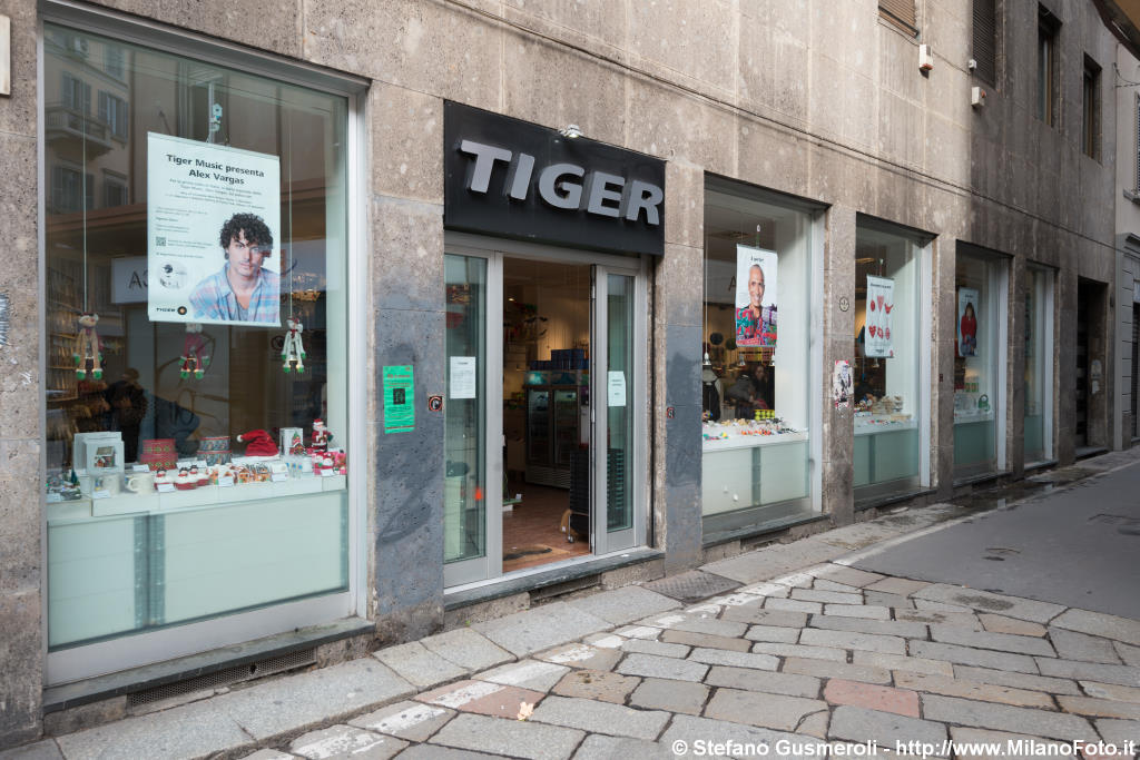  Tiger - Via Nerino 2 - click to next image