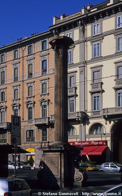  Colonna Diurno Diana in piazza Oberdan - click to next image