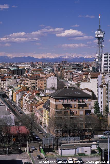  Via Pagano 14, via Machiavelli, torre RAI e cime del varesotto - click to next image