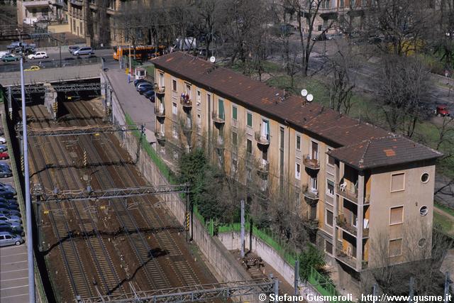  Via Pagano 17 e binari Stazione Cadorna - click to next image