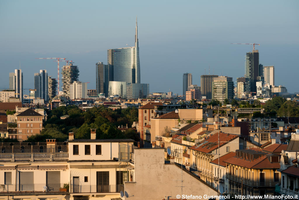  Tetti di via Pagano e torri di Porta Nuova - click to next image