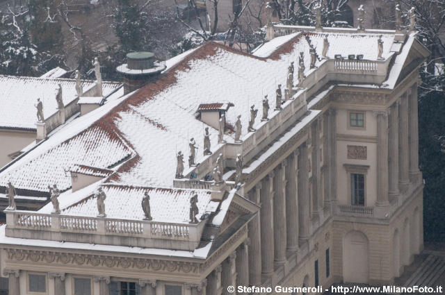  Copertura di villa Reale innevata - click to next image