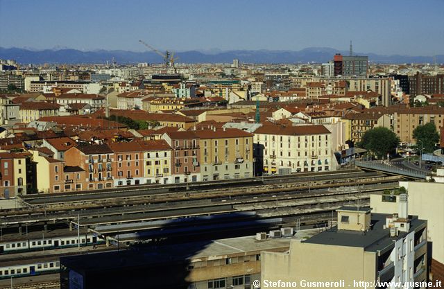  Stazione Porta Garibaldi e palazzi via Pepe - click to next image