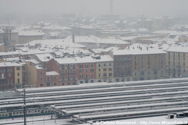  Pensiline Stazione FS Garibaldi e edifici via Pepe - click to next image