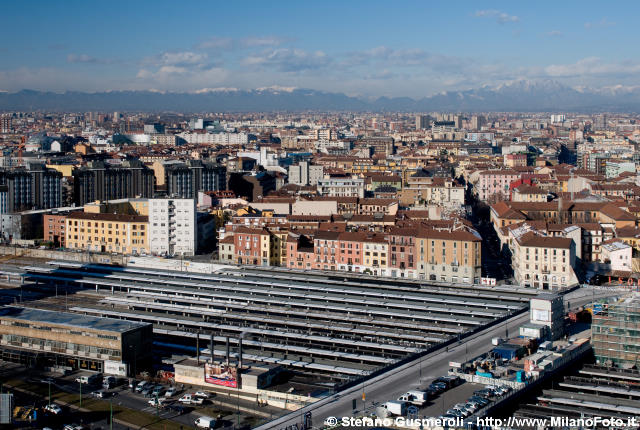  Panorama sulla Stazione Garibaldi e via Pepe - click to next image