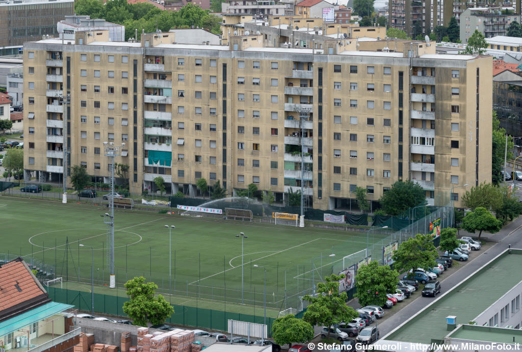  Campo sportivo via Perin del Vaga 11 e Certosa 192-200 - click to next image