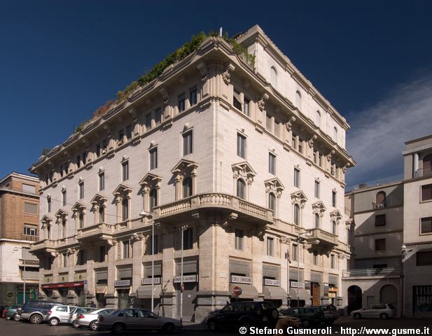  Piazza Pio XI 1 - click to next image