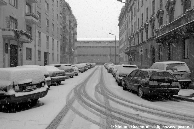  Via Plutarco innevata - click to next image