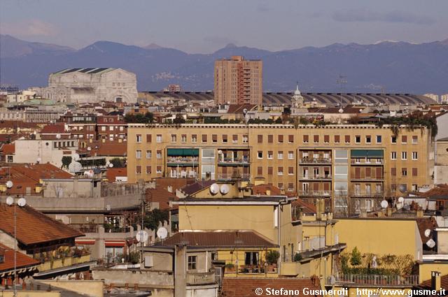  Palazzi Poerio 2a, Pisacane 1, Hotel Michelangelo, Stazione Centrale e Brunate - click to next image