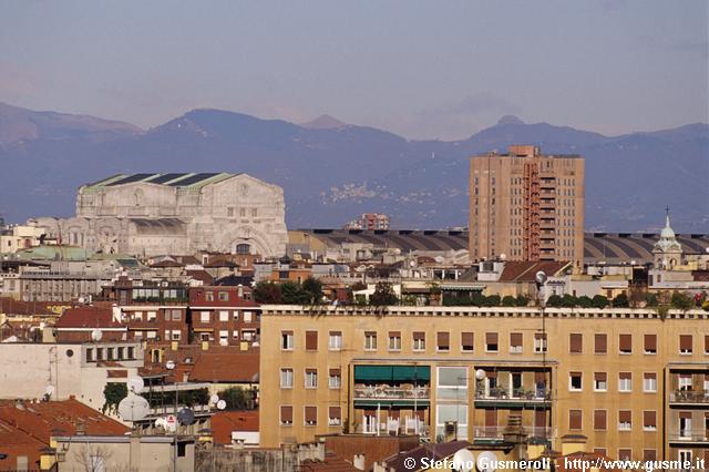  Palazzo via Poerio 2a Stazione Centrale, Hotel Michelangelo, Bisbino e Brunate - click to next image