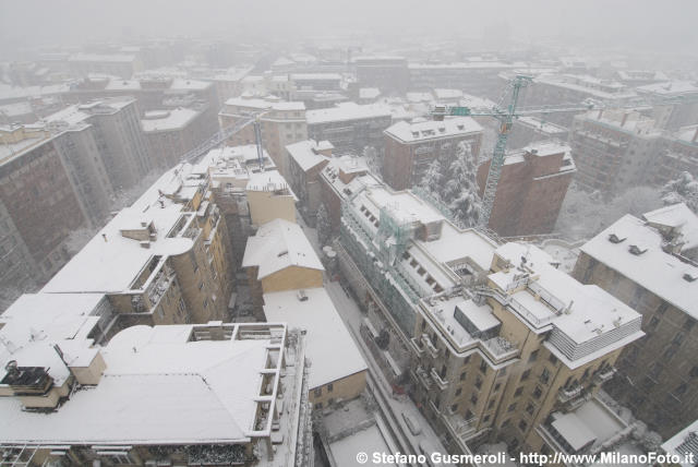  Via di Porta Tenaglia sotto una nevicata - click to next image