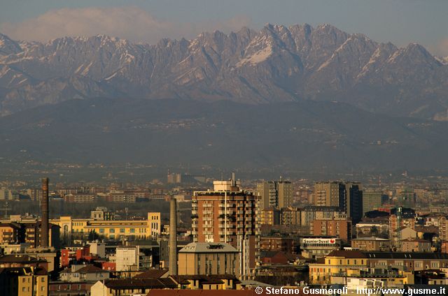  Palazzo via Prampolini 3, Ospedale Niguarda, Monte S.Genesio e Resegone - click to next image