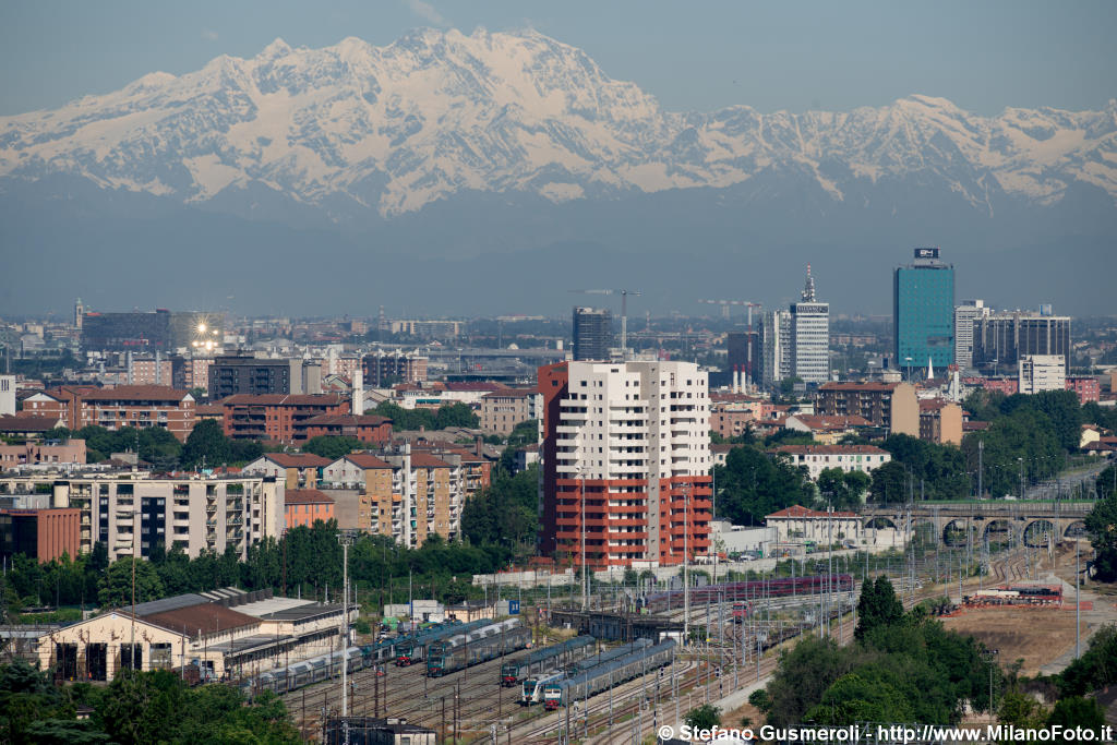  Scalo Farini, Residenze Borgo Alto e monte Rosa - click to next image