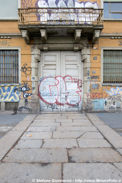  Ingresso piazzale Cimitero Monumentale 23 - click to next image