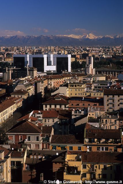  Via Procaccini, Procaccini Center e alpi bergamasche - click to next image