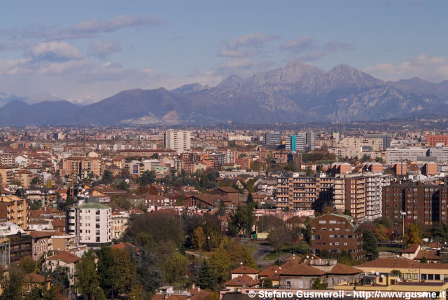  Viale Restelli e Grigne - click to next image