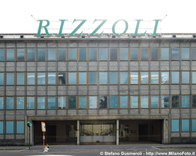  Ingresso RCS di via Rizzoli 2 - click to next image