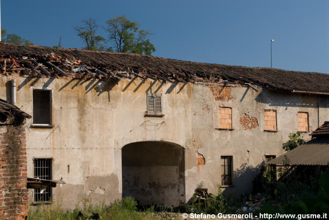  Corpo centrale della cascina - click to next image