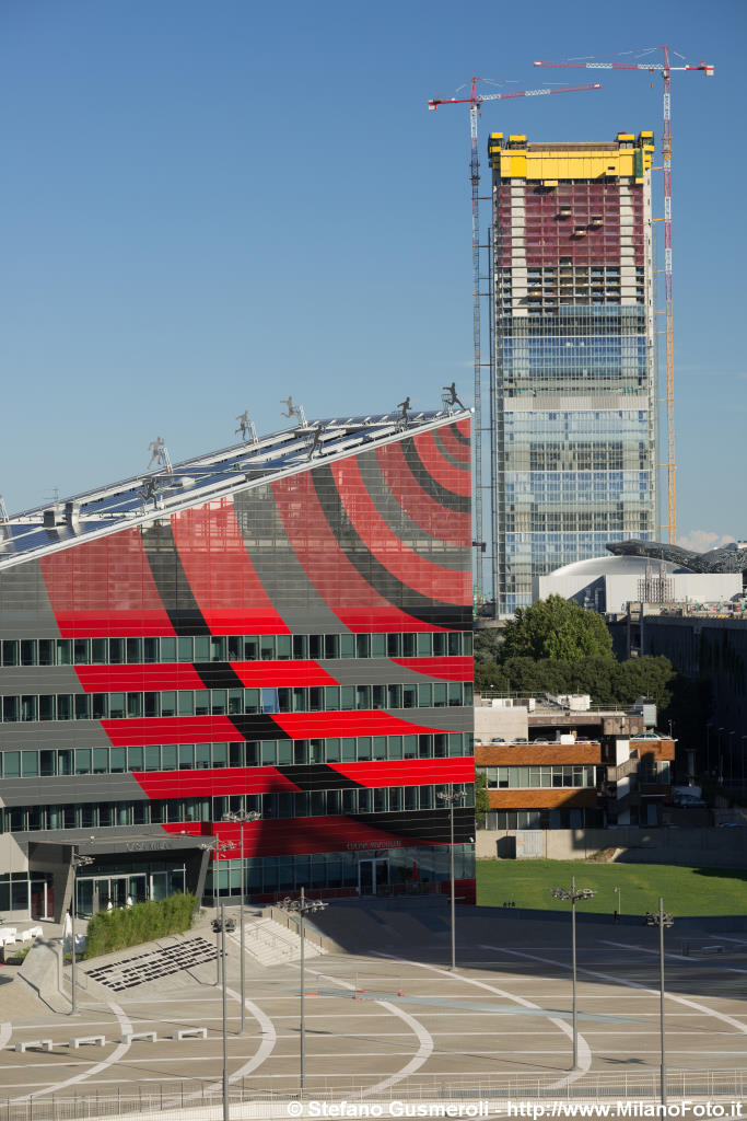  Casa Milan e cantiere torre Isozaki - click to next image