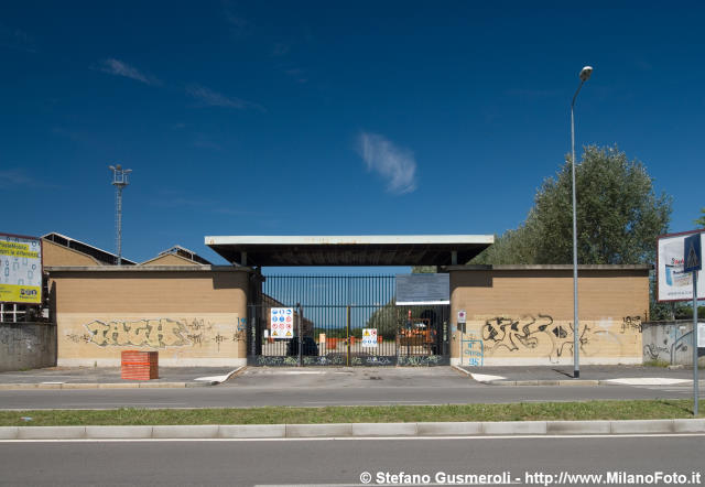  Cancello di ingresso al 95 - click to next image