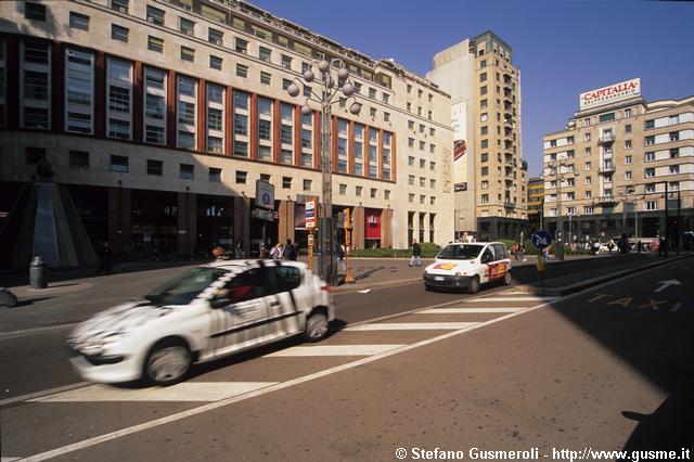  Piazza San Babila - click to next image