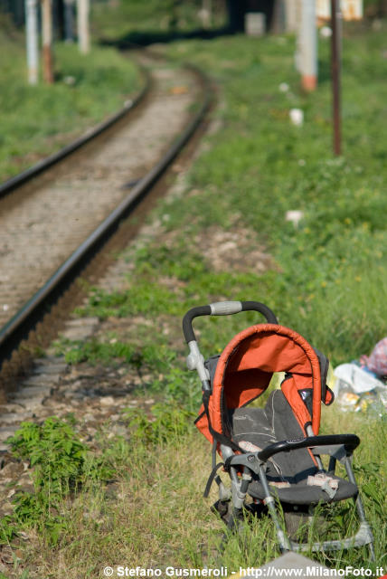  Rifiuti presso la Ferrovia - click to next image