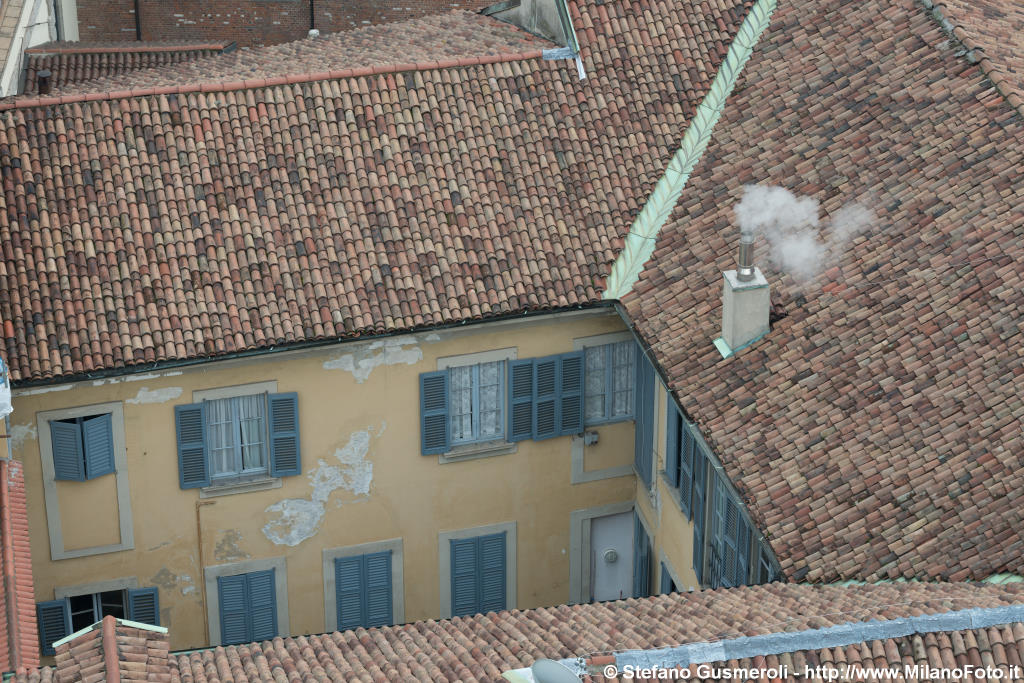  Piazza San Sepolcro 2 - click to next image