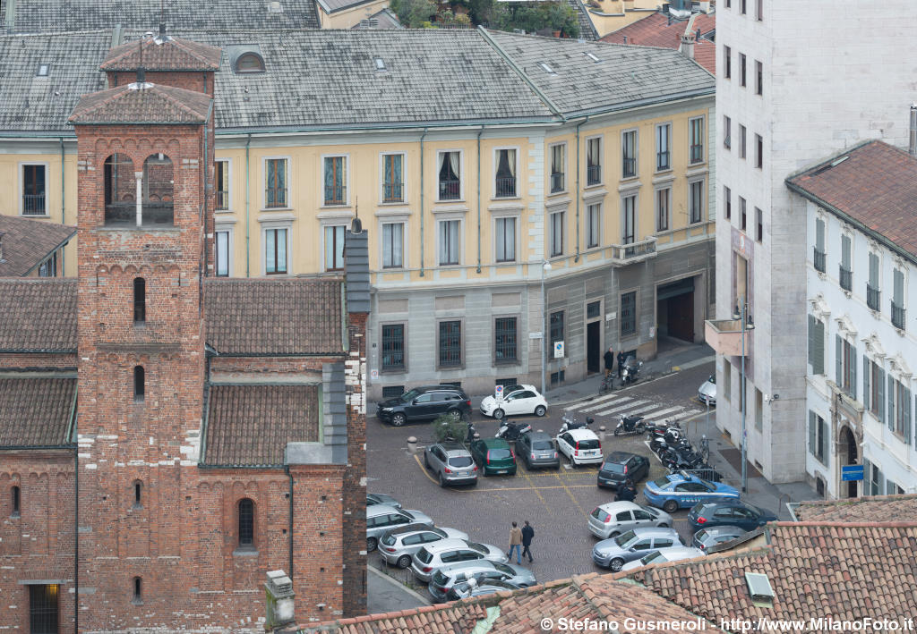  Piazza S.Sepolcro - click to next image