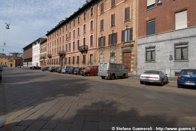  Piazza S.Ambrogio - click to next image