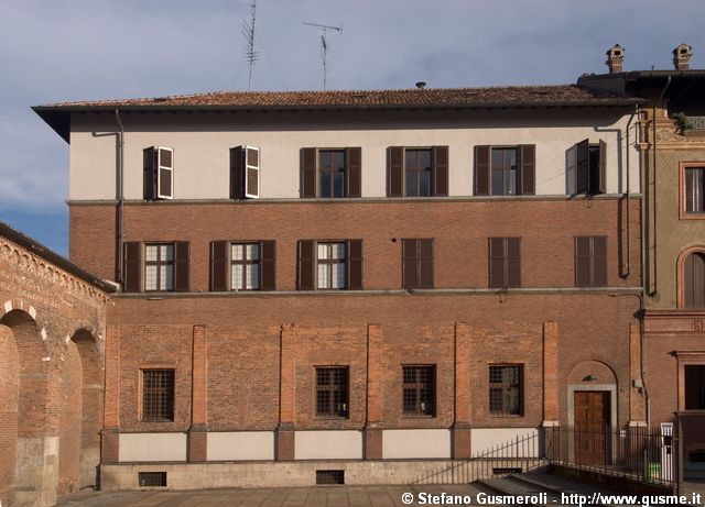  Piazza S.Ambrogio 25 - click to next image