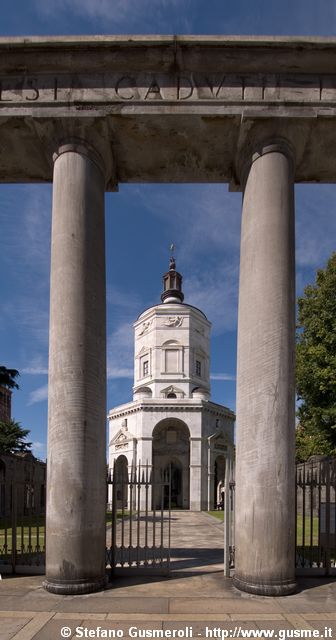  Monumento ai caduti - click to next image