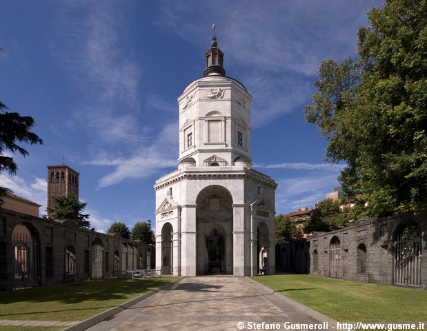  Monumento ai caduti - click to next image