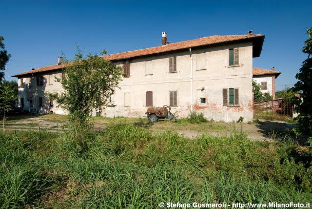  Cascina S.Bernardo - Fronte Est - click to next image