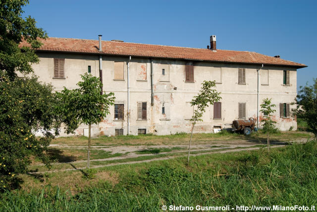  Cascina S.Bernardo - Fronte Est - click to next image