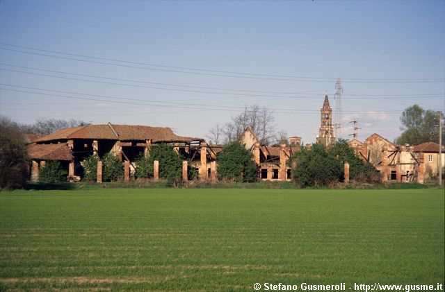  Cascina Gerola e torre nolare Chiaravalle - click to next image