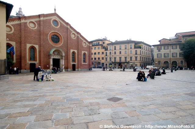  Piazza Santa Maria delle Grazie - click to next image