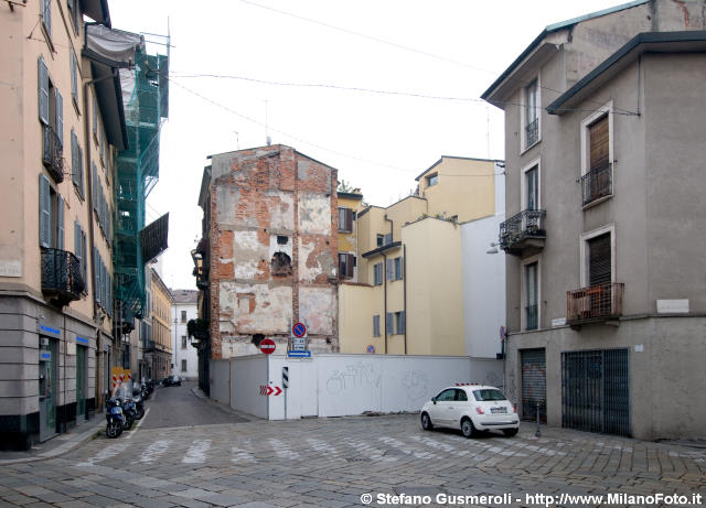  Spazio di via Santa Marta 1 - click to next image