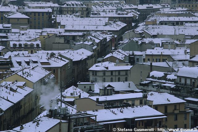  Tetti innevati di via Paolo Sarpi - click to next image