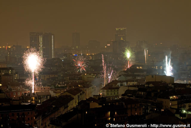  Fuochi d'artificio su via Paolo Sarpi - click to next image