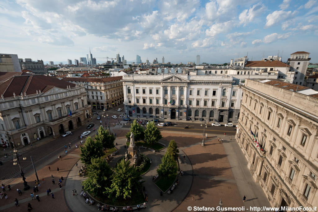  Piazza della Scala - click to next image