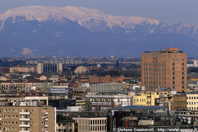  Hotel Michelangelo e monte Guglielmo - click to next image