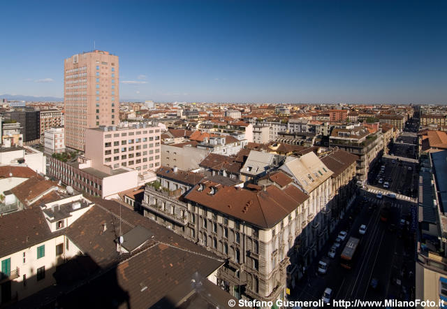  Hotel Michelangelo e via Vitruvio - click to next image