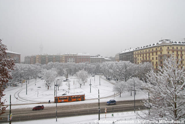  Piazza Sei Febbraio innevata - click to next image