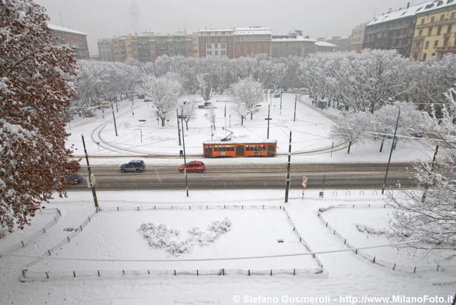  Piazza Sei Febbraio innevata - click to next image