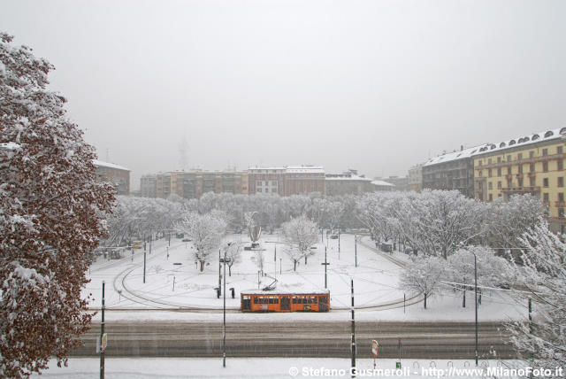  Piazza Sei Febbraio innevata - click to next image